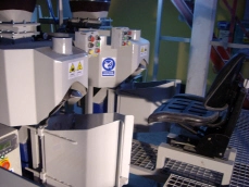 technologické linky pro balení sypkých materiálů, váhové balicí stroje